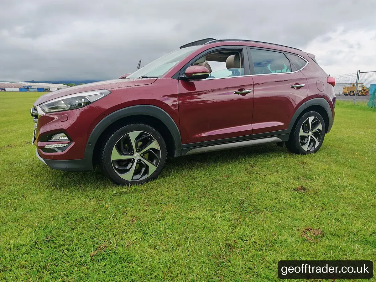 Hyundai Tucson Premium 2.0 Diesel - Highest Spec ULEZ Free 4x4 in Ruby Whine - Pearl