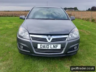 Vauxhall Astra sxi 1.6 5 door 2010 low mileage photo 3