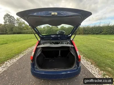 2002 Ford Focus photo 5