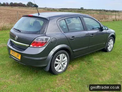 Vauxhall Astra sxi 1.6 5 door 2010 low mileage photo 2
