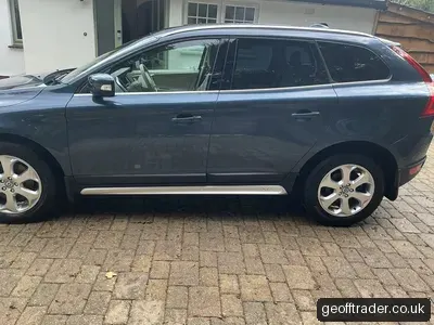 2010 Volvo XC60 SE T5 photo 2