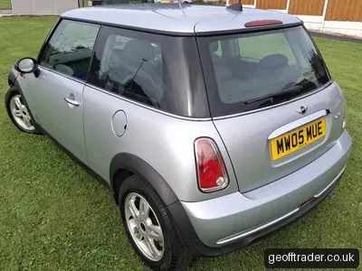 2005 MINI One photo 3