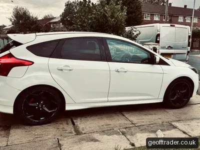 2013 Ford Focus photo 2