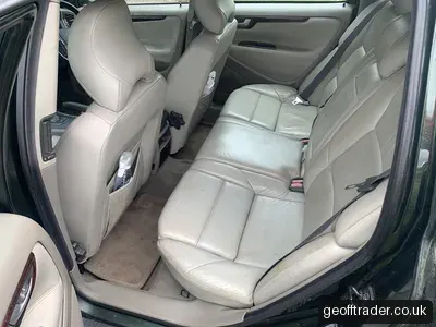 Volvo V70 T5 estate photo 2