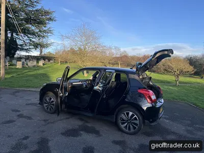 2019 Suzuki Swift photo 2