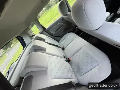 2002 Ford Focus photo 14