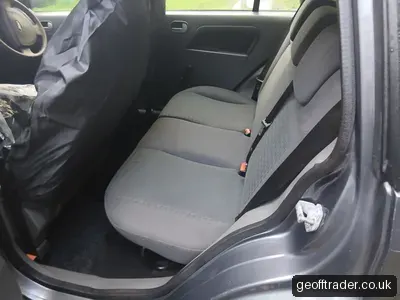 2003 Ford Fusion photo 2