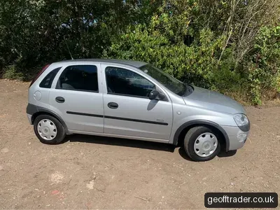 2003 Vauxhall Corsa GLS photo 2