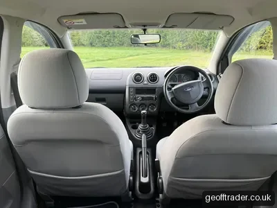2002 Ford Focus photo 13