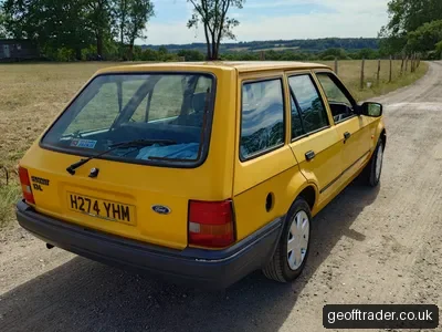 1990 Ford Escort photo 2