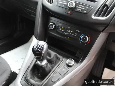 Ford Focus 1.5 TDCI Zetec photo 10