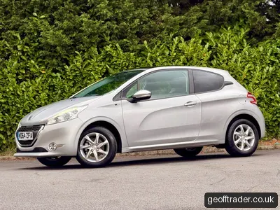 2015 Peugeot 208 photo 2