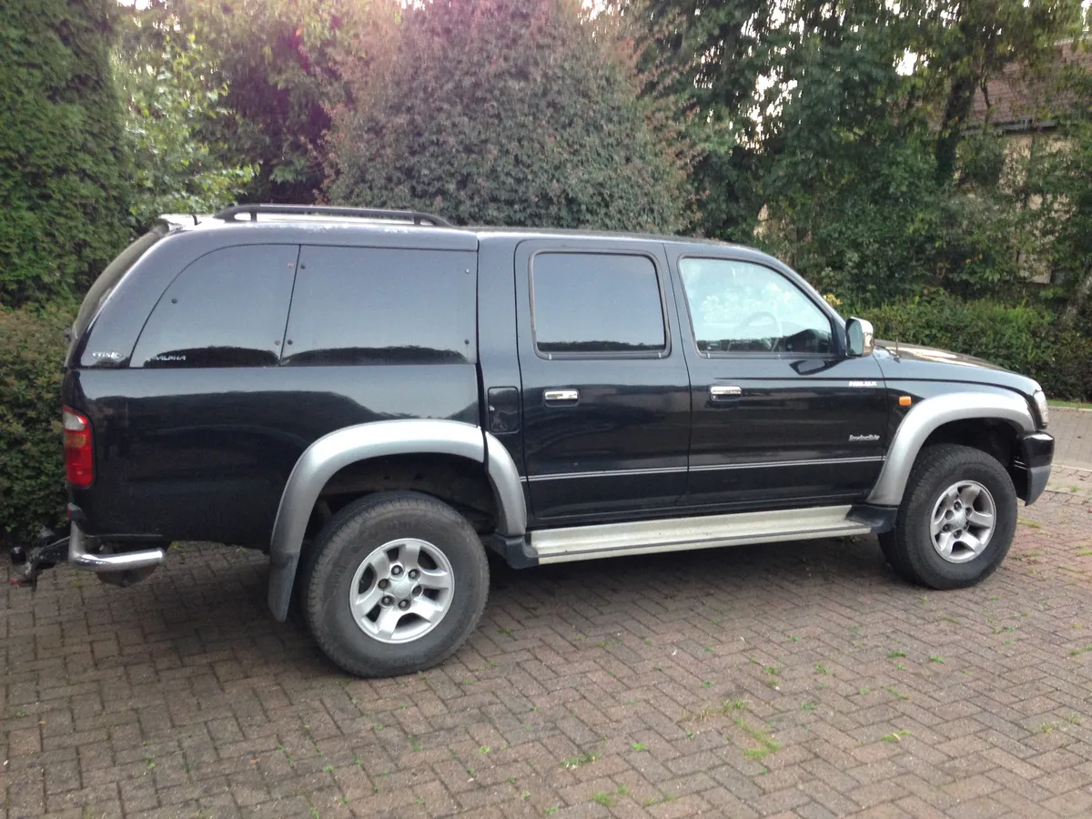2005 Hilux Invincible