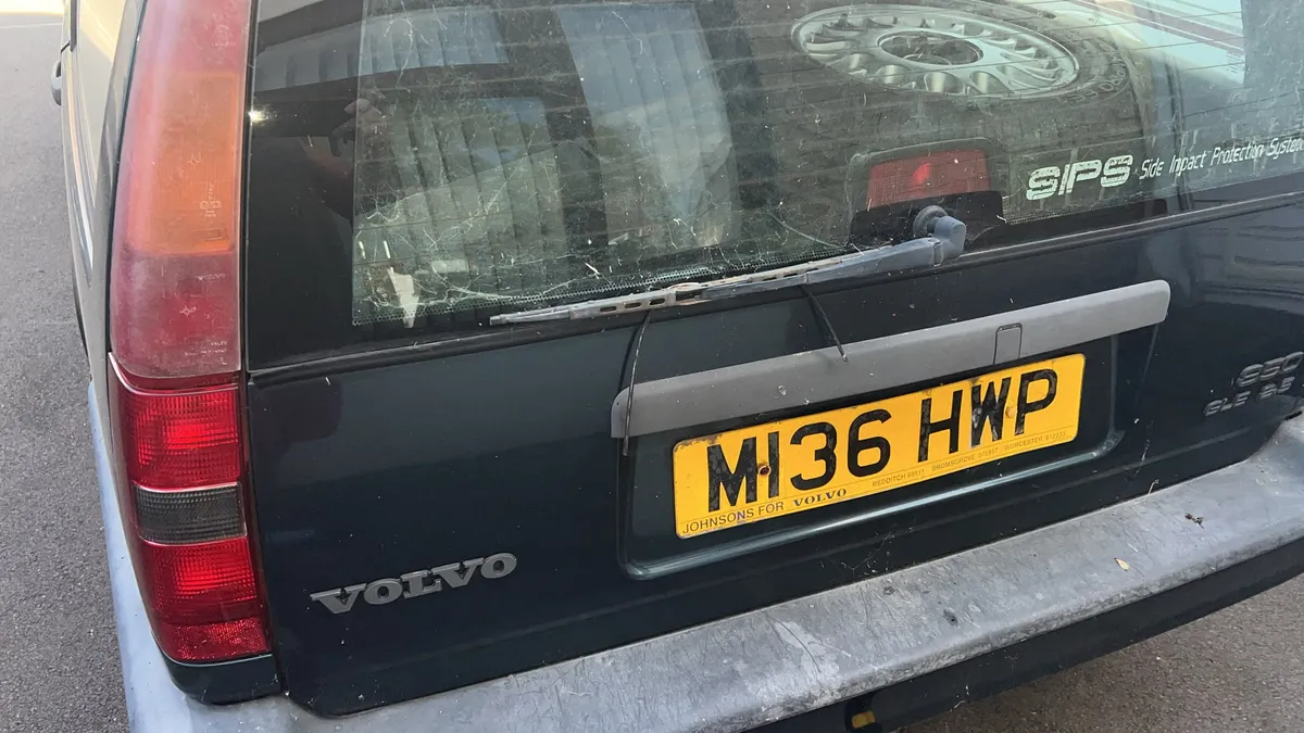 Volvo 850 2.5 GLE Manual 1 Owner!