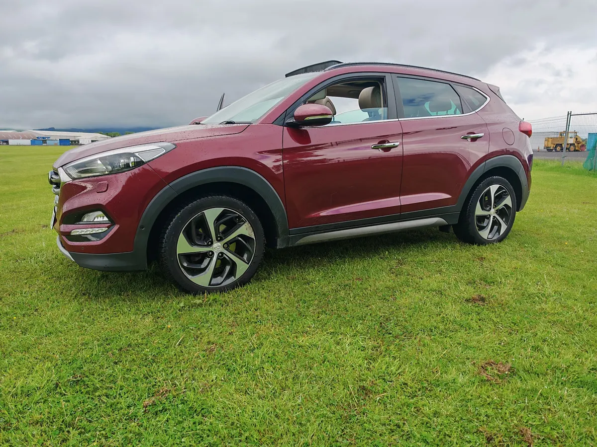 Hyundai Tucson Premium 2.0 Diesel - Highest Spec ULEZ Free 4x4 in Ruby Whine - Pearl