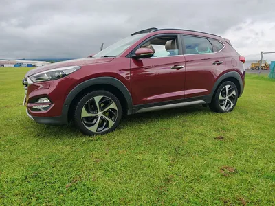 Hyundai Tucson Premium 2.0 Diesel - Highest Spec ULEZ Free 4x4 in Ruby Whine - Pearl