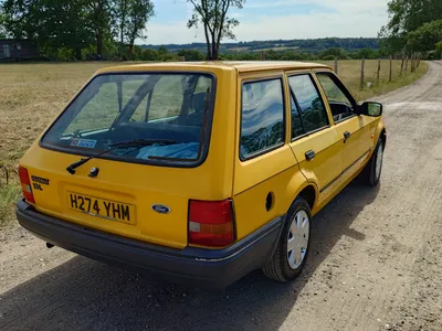 1990 Ford Escort photo 2