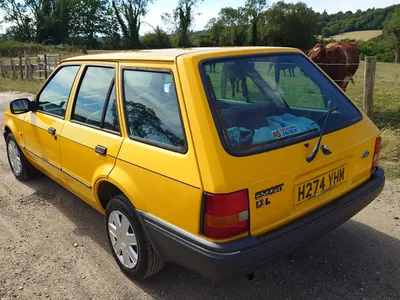 1990 Ford Escort photo 3