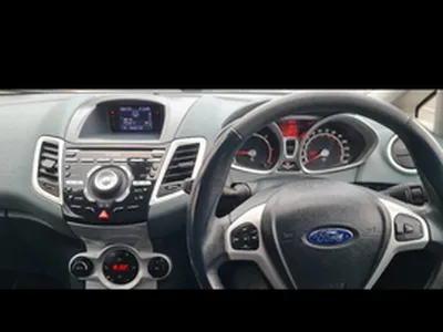 Ford Fiesta titanium 1.6tdci photo 5