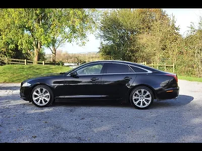 2010 Jaguar XJ photo 3