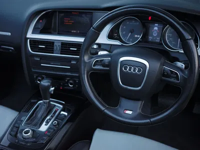 2010 Audi S5 Convertible photo 3