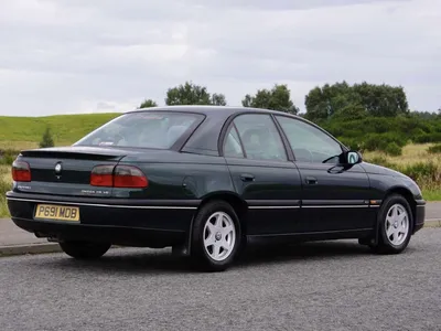 1997 Vauxhall Omega photo 2