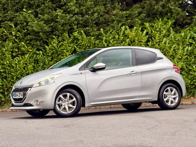 2015 Peugeot 208 photo 2
