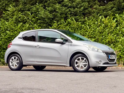 2015 Peugeot 208 photo 1