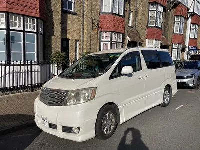 2002 Toyota Alphard photo 2