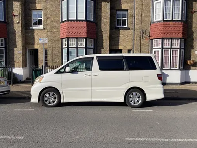 2002 Toyota Alphard photo 3