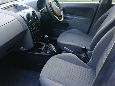 2003 Ford Fusion photo 5