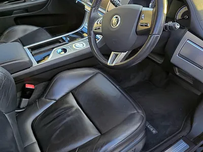 2011 Jaguar XF photo 3