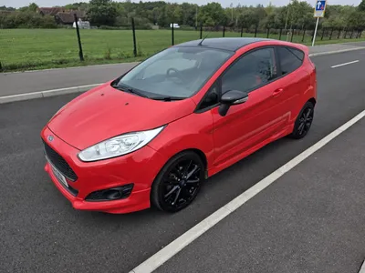 Ford Fiesta Zetec S Red Edition 140 photo 4