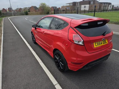 Ford Fiesta Zetec S Red Edition 140 photo 3