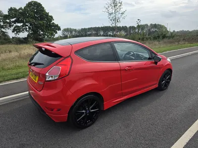 Ford Fiesta Zetec S Red Edition 140 photo 2