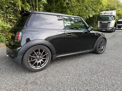 2011 MINI Hatch cooper s photo 2