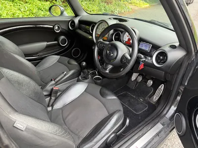 2011 MINI Hatch cooper s photo 5