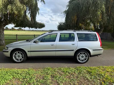 Volvo V70 SE 140 ESTATE AUTOMATIC photo 2