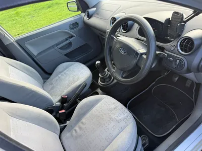 Ford Fiesta photo 4